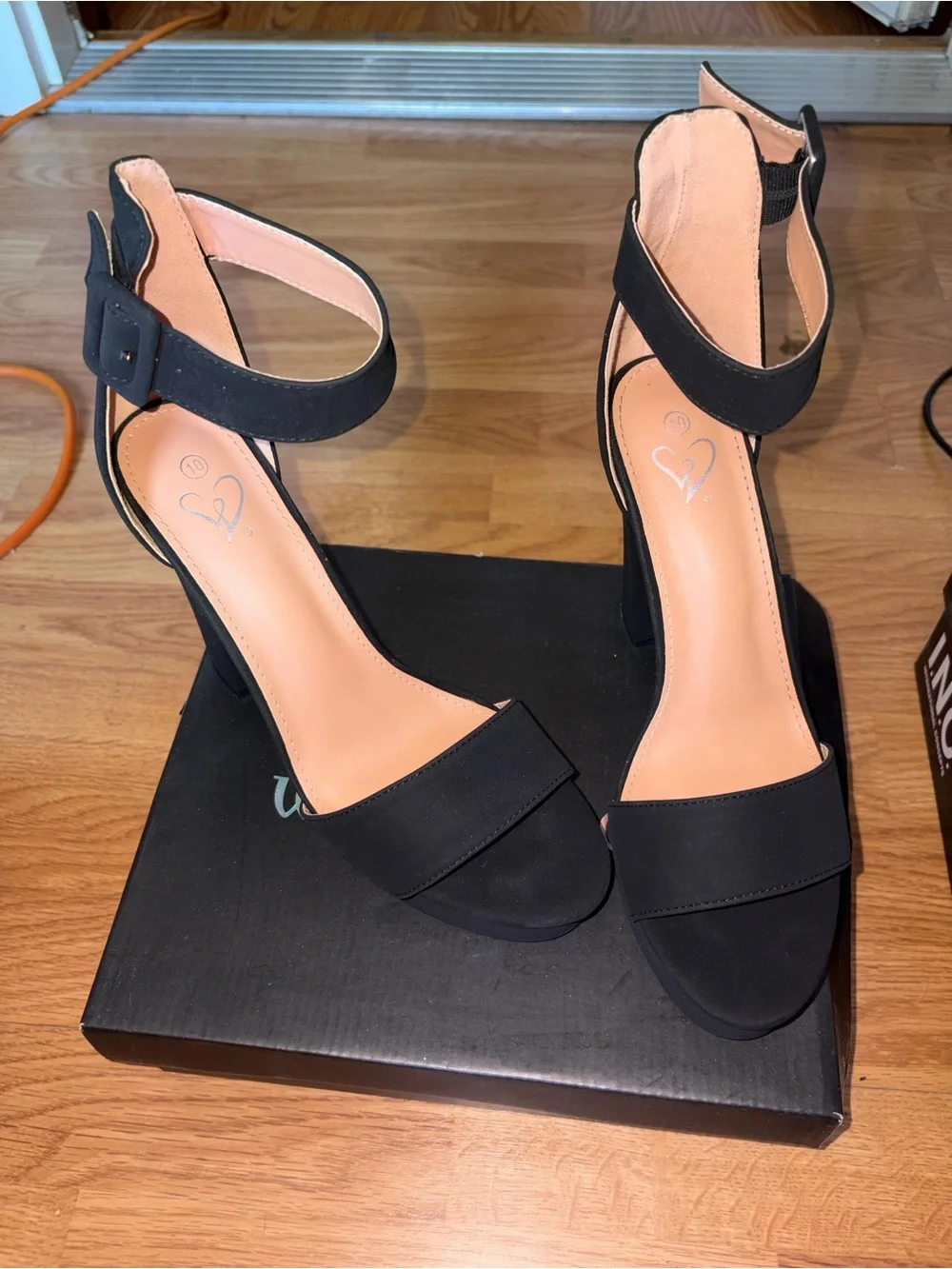 NIB-Windsor Gabby Heels with thick ankle strap